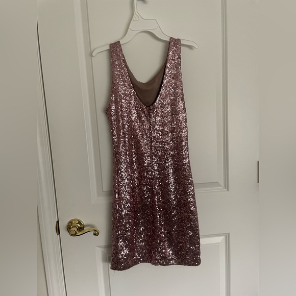 Dress. - Picture 4 of 4